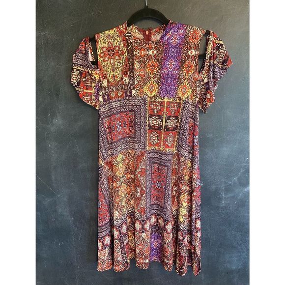 Adorable Cold Shoulder Dress - Picture 5 of 9